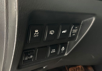 Подержанный автомобиль Nissan Pathfinder 2014 года (13 фото)