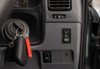 Подержанный автомобиль Toyota Hilux Surf 1996 года (17 фото)