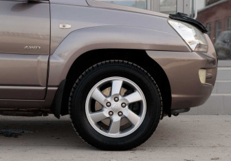 Подержанный автомобиль Kia Sportage 2008 года (9 фото)