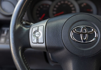 Подержанный автомобиль Toyota RAV4 2007 года (12 фото)