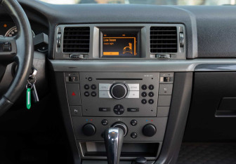 Подержанный автомобиль Opel Vectra Sedan 2006 года (13 фото)
