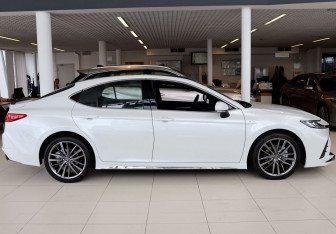 Новый Toyota Camry Sedan 2025 (9 фото)