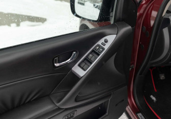 Подержанный автомобиль Nissan Murano Suv 2010 года (17 фото)