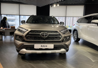 Новый Toyota RAV4 2025 (2 фото)