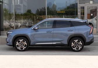 Подержанный автомобиль Geely Atlas 2024 года (8 фото)