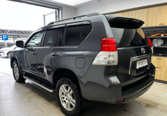 Подержанный автомобиль Toyota Land Cruiser Prado 2011 года (7 фото)