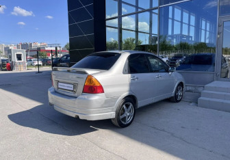 Подержанный автомобиль Suzuki Aerio Sedan 2003 года (5 фото)