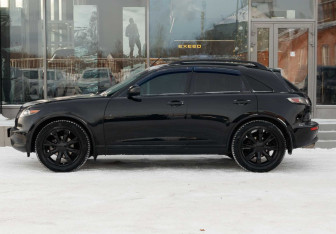 Подержанный автомобиль Infiniti FX 2005 года (8 фото)