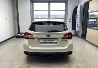 Подержанный автомобиль Subaru Levorg 2014 года (5 фото)