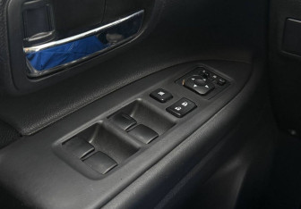 Подержанный автомобиль Mitsubishi Outlander 2012 года (17 фото)