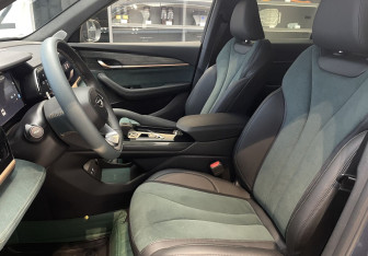 Подержанный автомобиль Geely Monjaro 2023 года (10 фото)