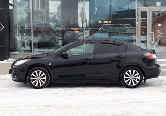 Подержанный автомобиль Mazda 3 Sedan 2011 года (8 фото)