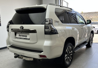 Подержанный автомобиль Toyota Land Cruiser Prado 2021 года (4 фото)