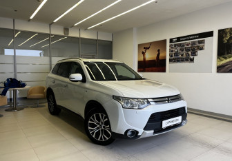 Подержанный автомобиль Mitsubishi Outlander 2014 года (3 фото)