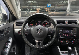 Подержанный автомобиль Volkswagen Jetta Sedan 2013 года (14 фото)