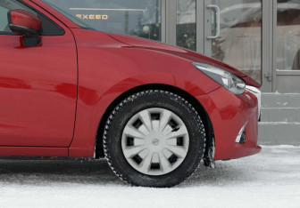 Подержанный автомобиль Mazda Demio 2016 года (9 фото)