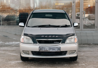 Подержанный автомобиль Toyota Nadia 1999 года (2 фото)