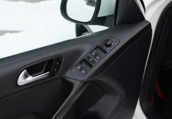 Подержанный автомобиль Volkswagen Tiguan 2010 года (17 фото)