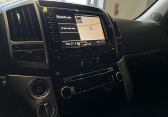 Подержанный автомобиль Toyota Land Cruiser Suv 2012 года (13 фото)