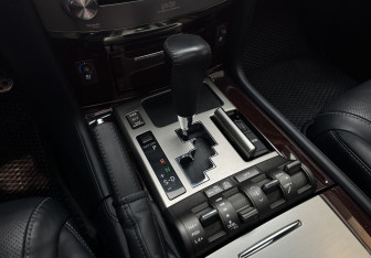 Подержанный автомобиль Lexus LX 2014 года (8 фото)
