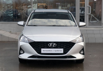 Подержанный автомобиль Hyundai Solaris Sedan 2020 года (2 фото)