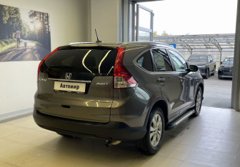 Подержанный автомобиль Honda CR-V 2012 года (4 фото)