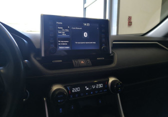 Подержанный автомобиль Toyota RAV4 2021 года (11 фото)