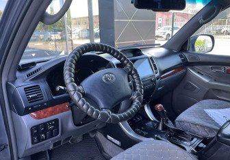 Подержанный автомобиль Toyota Land Cruiser Prado 2007 года (13 фото)