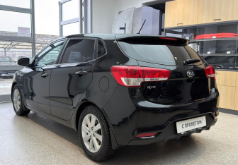 Подержанный автомобиль Kia Rio Hatchback 2015 года (4 фото)
