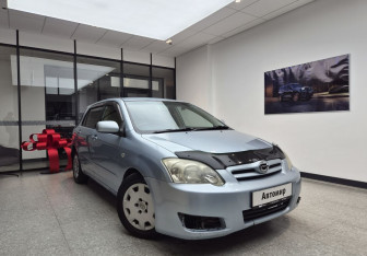 Подержанный автомобиль Toyota Corolla Hatchback 2005 года (3 фото)