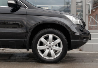Подержанный автомобиль Honda CR-V 2012 года (9 фото)