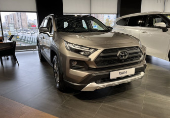 Новый Toyota RAV4 2025 (3 фото)