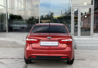 Подержанный автомобиль Kia Rio Sedan 2015 года (6 фото)