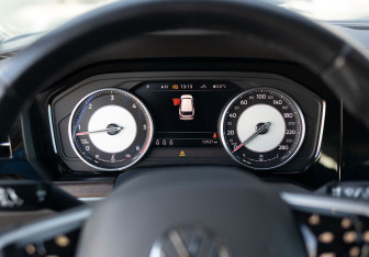 Подержанный автомобиль Volkswagen Touareg 2021 года (13 фото)