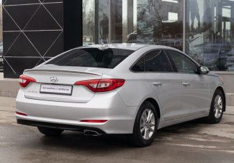 Подержанный автомобиль Hyundai Sonata 2016 года (5 фото)