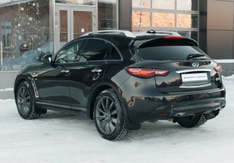 Подержанный автомобиль Infiniti FX 2010 года (7 фото)