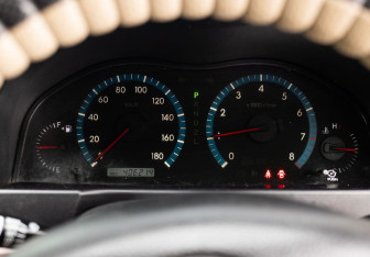 Подержанный автомобиль Toyota Premio 2002 года (12 фото)