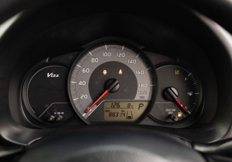 Подержанный автомобиль Toyota Vitz 2019 года (13 фото)