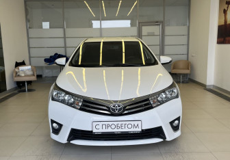 Подержанный автомобиль Toyota Corolla Sedan 2013 года (2 фото)