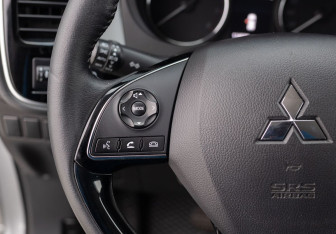 Подержанный автомобиль Mitsubishi Outlander 2019 года (12 фото)