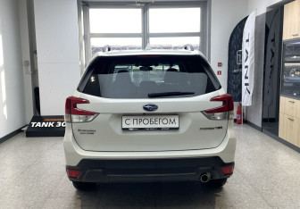 Подержанный автомобиль Subaru Forester Suv 2020 года (6 фото)