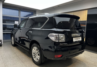 Подержанный автомобиль Nissan Patrol 2011 года (7 фото)