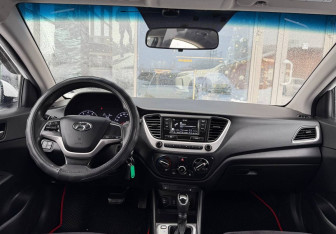 Подержанный автомобиль Hyundai Solaris Sedan 2018 года (10 фото)