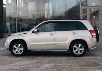 Подержанный автомобиль Suzuki Grand Vitara 2010 года (8 фото)