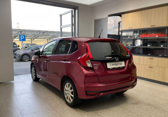 Подержанный автомобиль Honda Fit 2018 года (7 фото)