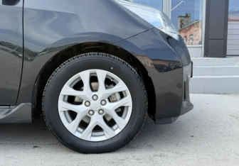Подержанный автомобиль Toyota Ractis 2014 года (9 фото)