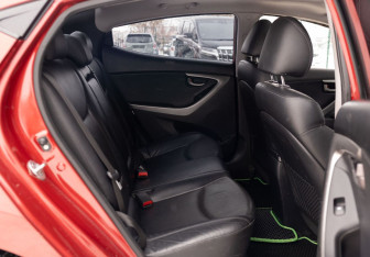 Подержанный автомобиль Hyundai Avante Sedan 2011 года (19 фото)