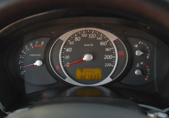 Подержанный автомобиль Hyundai Tucson 2007 года (12 фото)