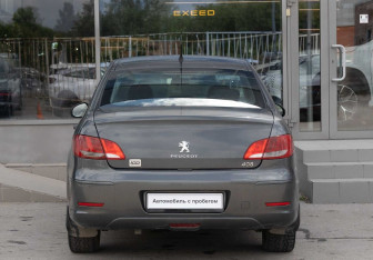 Подержанный автомобиль Peugeot 408 2013 года (6 фото)