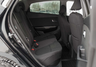 Подержанный автомобиль Kia Rio Sedan 2017 года (17 фото)